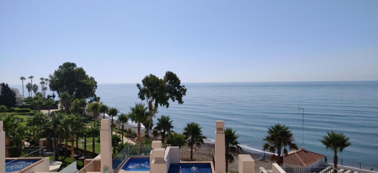 Bahia De La Plata Seafront Apartment Estepona Ngoại thất bức ảnh