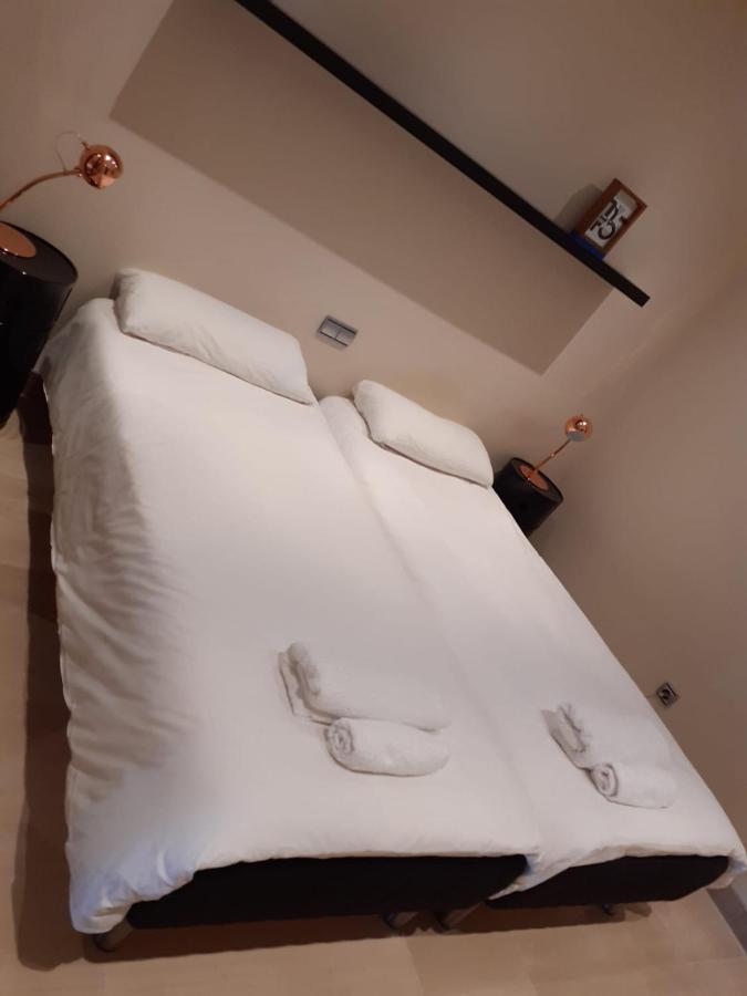 Bahia De La Plata Seafront Apartment Estepona Ngoại thất bức ảnh