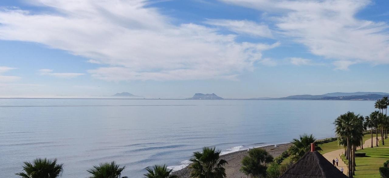 Bahia De La Plata Seafront Apartment Estepona Ngoại thất bức ảnh
