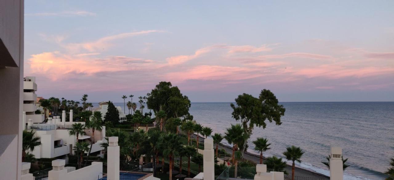 Bahia De La Plata Seafront Apartment Estepona Ngoại thất bức ảnh