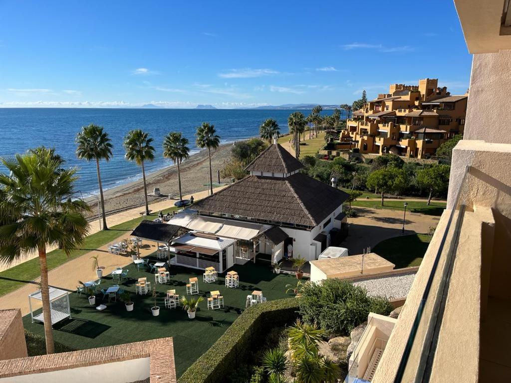 Bahia De La Plata Seafront Apartment Estepona Ngoại thất bức ảnh
